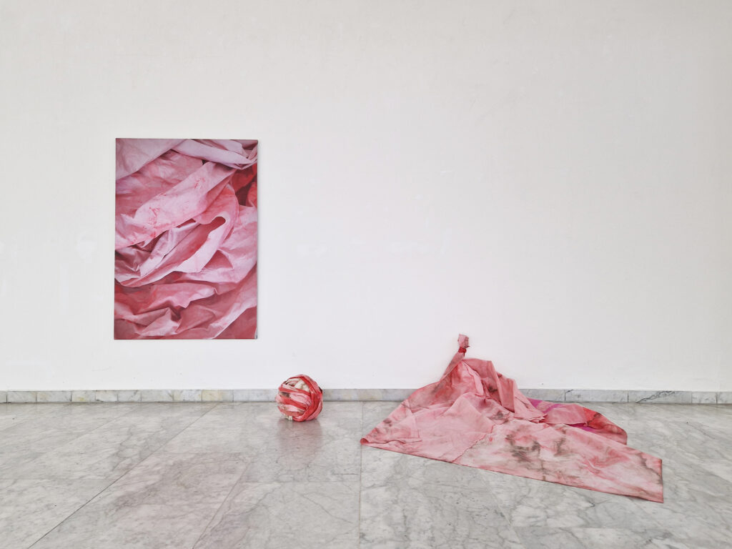 Marlies Liekfeld-Rapetti, Bandagen, 2025/26, Installation