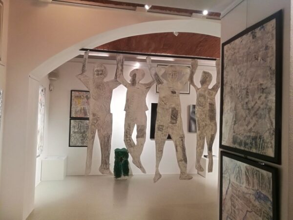 Renate Polzer, Identitäten, 2022, Ausstellungsansicht MIR Museum, Gleisdorf