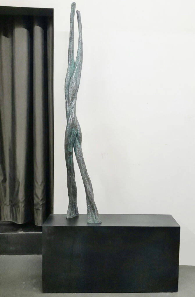 Max Seibald, Dancer, 1993, Bronze, Schwarzblech, 215 x 100 x 25 cm, © Max Seibald / Bildrecht, Wien 2026
