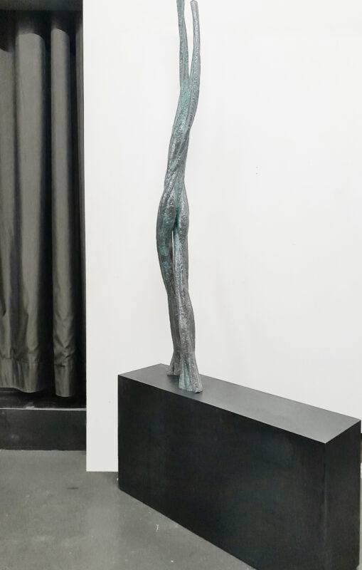 Max Seibald, Dancer, 1993, Bronze, Schwarzblech, 215 x 100 x 25 cm, © Max Seibald / Bildrecht, Wien 2026