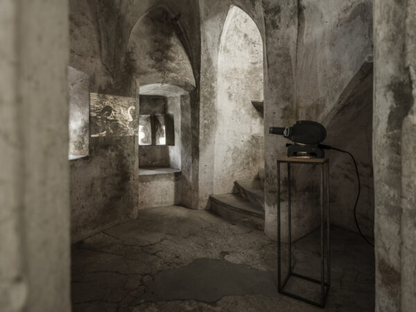 Tiberio Sorvillo, Projected Uncertainty, 2024, Ausstellungsansicht „Relationes“, Kloster Neustift / Abbazia di Novacella, Vahrn / Varna, 2026, Foto: Tiberio Sorvillo
