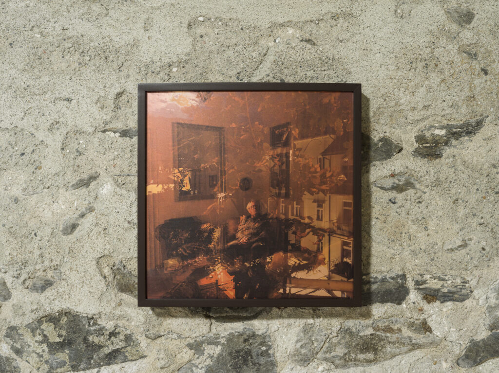 Anuschka Prossliner, Ein Moment mit langem Leben, 2019, Ausstellungsansicht „Relationes“, Kloster Neustift / Abbazia di Novacella, Vahrn / Varna, 2026, Foto: Tiberio Sorvillo