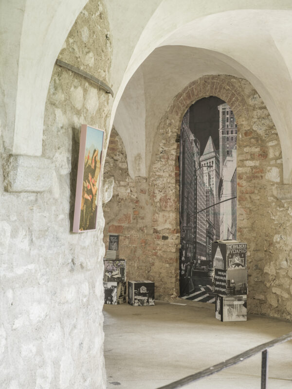 Karin Ferrari, Rooftop Temples of New York City, 2020, Ausstellungsansicht „Relationes“, Kloster Neustift / Abbazia di Novacella, Vahrn / Varna, 2026, Foto: Tiberio Sorvillo