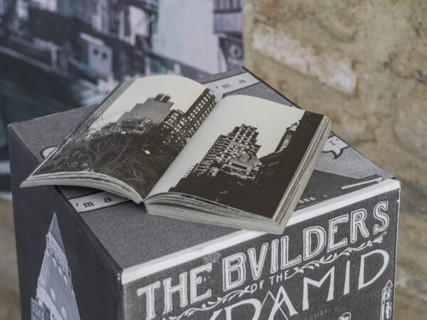 Karin Ferrari, Rooftop Temples of New York City, 2020, Ausstellungsansicht „Relationes“, Kloster Neustift / Abbazia di Novacella, Vahrn / Varna, 2026, Foto: Tiberio Sorvillo