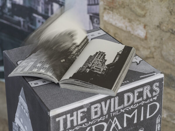 Karin Ferrari, Rooftop Temples of New York City, 2020, Ausstellungsansicht „Relationes“, Kloster Neustift / Abbazia di Novacella, Vahrn / Varna, 2026, Foto: Tiberio Sorvillo