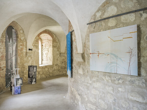 Ausstellungsansicht „Relationes“, Kloster Neustift / Abbazia di Novacella, Vahrn / Varna, 2026, Foto: Tiberio Sorvillo