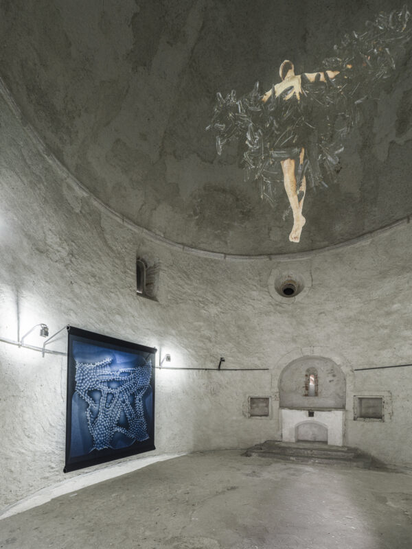 Michael Fliri, Julia Bornefeld, Ausstellungsansicht „Relationes“, Kloster Neustift / Abbazia di Novacella, Vahrn / Varna, 2026, Foto: Tiberio Sorvillo