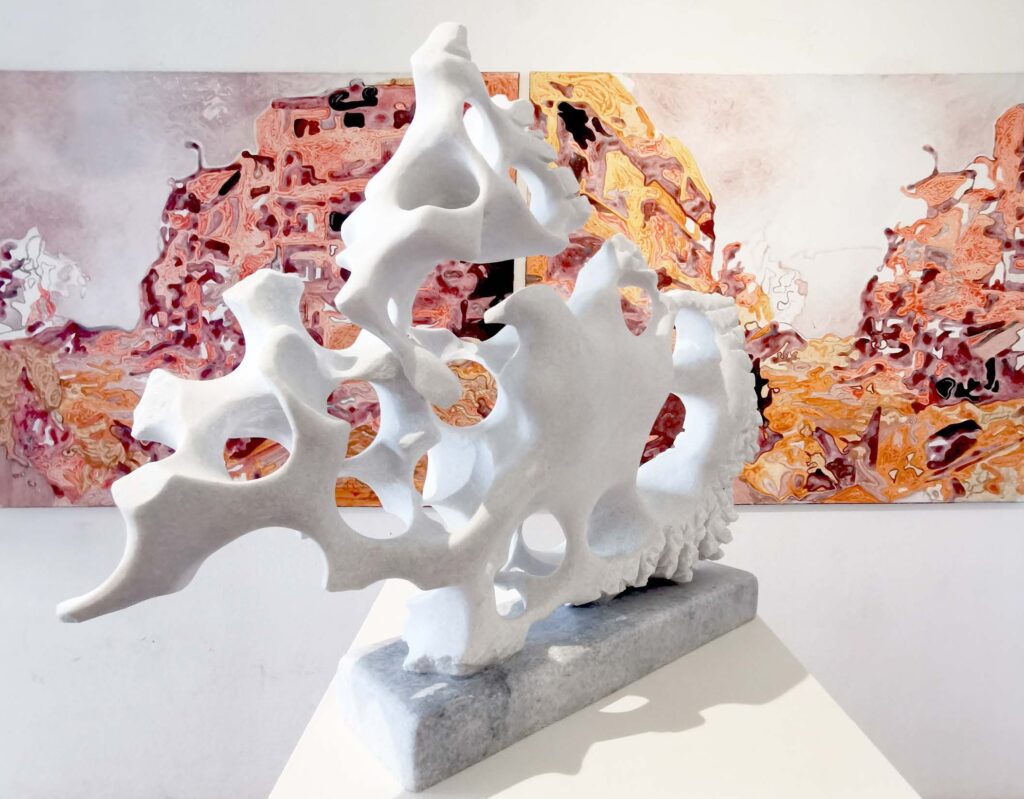 Niclas Anatol, Feestyle I, 2024, Krastaler Marmor, 35 x 35 x 12 cm; Damaskus II, 2014-18, Eitempera auf Leinwand, 120 x 290 cm