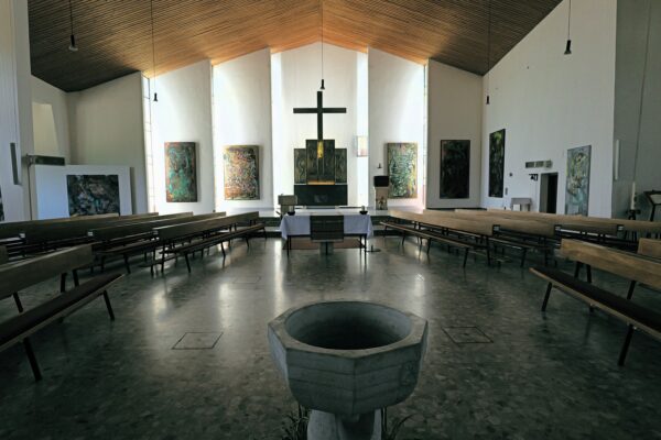 Ausstellungsansicht: „Luka Širok: OBEX VICTA“, Christkönig-Kirche Krumpendorf, 2026, Foto: Rudi Lechner
