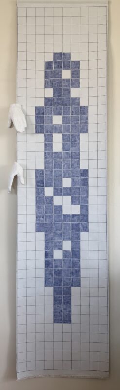 Ingrid Pazelt, NOLI ME TANGERE, 2026, Acryl auf Leinwand, Gips, Alurohr, 210 x 50 cm